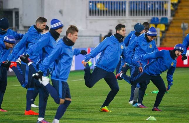 ROSTOV-ON-DON, RUSSIA - OCTOBER 18, 2016: FC Rostov players training for their upcoming 2016 17 Season UEFA Champions League Group D Round 3 football match against FC Atletico Madrid. Valery Matytsin TASS  TS034D45