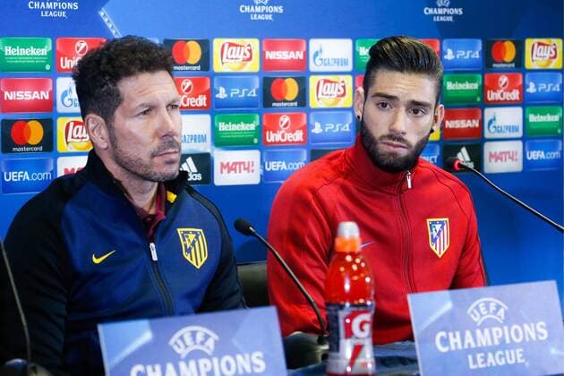 FuÃŸball, CL, PK Atletico Madrid in Rostow ROSTOV-ON-DON, RUSSIA - OCTOBER 18, 2016: FC Atletico Madrid manager Diego Simeone (L) and midfielder Yannick Ferreira Carrasco at a news conference on the upcoming 2016 17 Season UEFA Champions League Group D Round 3 football match against FC Rostov. Valery Matytsin TASS  TS034D50