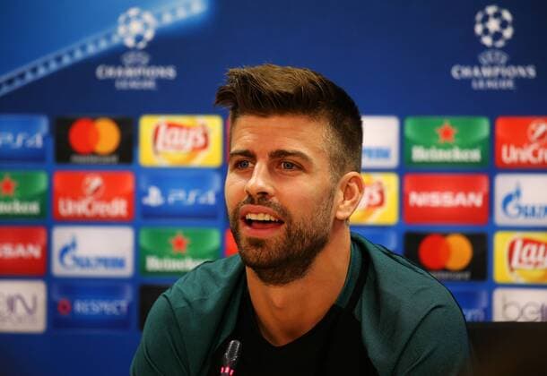 October 18, 2016 - Barcelona, Spain - Gerard Pique during the press conference PK Pressekonferenz after the FC Barcelona Barca training, in Barcelona, on October 18, 2016. FC Barcelona Training Session and Press Conference  - ZUMAn230 20161018_zaa_n230_053