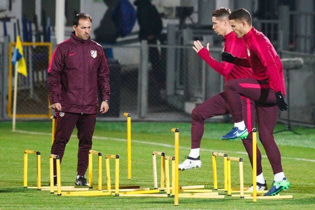 ROSTOV-ON-DON, RUSSIA - OCTOBER 18, 2016: FC Atletico Madrid s defender Lucas Hernandez and forward Fernando Torres (R-L) training for the upcoming 2016 17 Season UEFA Champions League Group D Round 3 football match against FC Rostov. Valery Matytsin TASS  TS034D7D