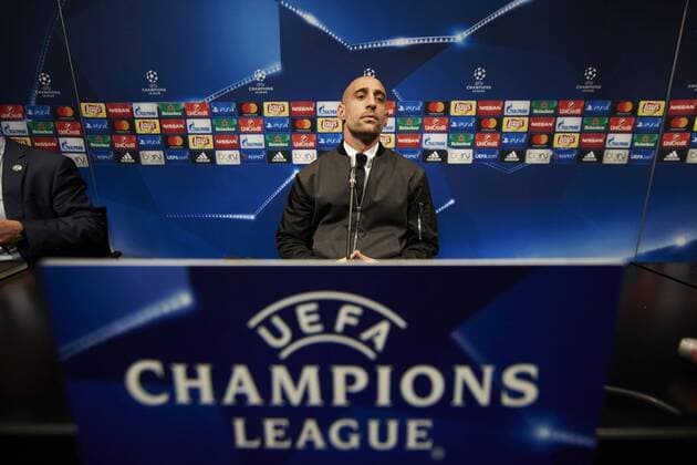 Manchester City s defense, Pablo Zabaleta, adresses the media during a press conference PK Pressekonferenz prior to the UEFA Champions League match against FC Barcelona Barca tomorrow at Camp Nou stadium in Barcelona, Catalonia, Spain, 18 October 2016. EFE Alejandro Garcia MANCHESTER CITY S PRESS CONFERENCE !ACHTUNG: NUR REDAKTIONELLE NUTZUNG!  BCN002 20161018-636124172575204636