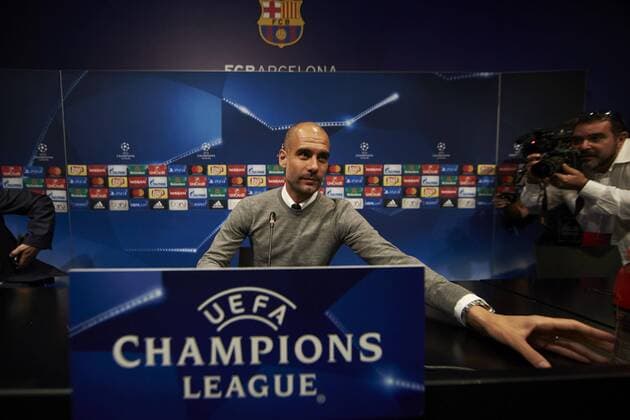 Bilder des Tages - SPORT Manchester City s coach, Spanish Pep Guardiola, adresses the media during a press conference PK Pressekonferenz prior to the UEFA Champions League match against FC Barcelona Barca tomorrow at Camp Nou stadium in Barcelona, Catalonia, Spain, 18 October 2016. EFE Alejandro Garcia MANCHESTER CITY S PRESS CONFERENCE !ACHTUNG: NUR REDAKTIONELLE NUTZUNG!  BCN002 20161018-636124172543381044