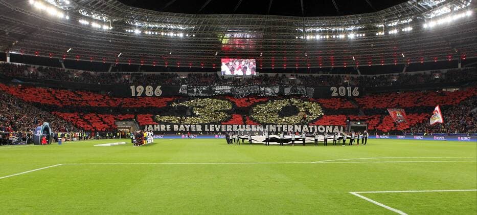 Choreografie der Bayer Fans vor dem Spiel 30 Jahre international 1986 bis 2016, Bayer 04 Leverkusen vs Tottenham Hotspur, Fussball, UEFA Champions League, 18.10.2016, Leverkusen Copyright: xDeutzmannx xEibner-Pressefotox EP_cdn