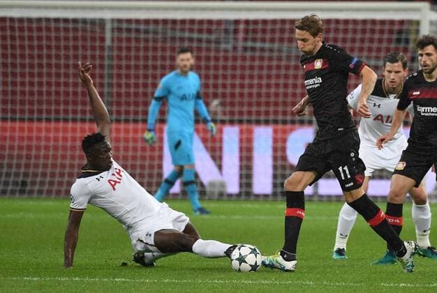 18.10.2016, xjhx, Fussball Champions League, Bayer 04 Leverkusen - Tottenham Hotspur, emspor , v.l. Victor Wanyama (Tottenham Hotspur), Stefan Kiessling Kießling (Bayer Leverkusen) Leverkusen