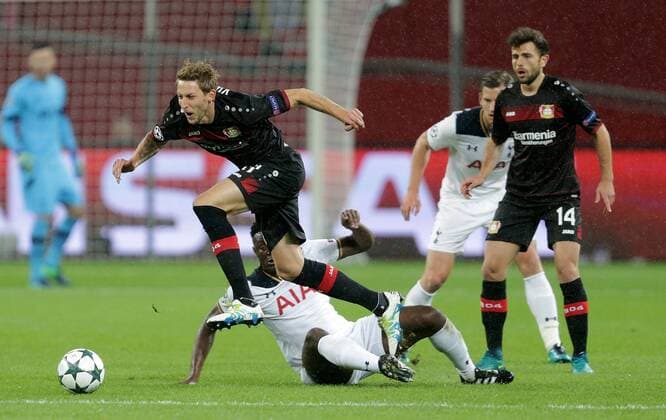 GER, UEFA CL, Bayer 04 Leverkusen (GER) vs Tottenham Hotspur (GB) 18.10.2016, BayArena, Leverkusen, GER, UEFA CL, Bayer 04 Leverkusen (GER) vs Tottenham Hotspur (GB) Victor Wanyama (Tottenham), Stefan Kießling (Leverkusen), Admir Mehmedi (Leverkusen) nordphotoxBratic
