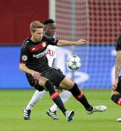 GER, UEFA CL, Bayer 04 Leverkusen (GER) vs Tottenham Hotspur (GB) 18.10.2016, BayArena, Leverkusen, GER, UEFA CL, Bayer 04 Leverkusen (GER) vs Tottenham Hotspur (GB) Stefan Kießling (Leverkusen), Victor Wanyama (Tottenham) nordphotoxBratic
