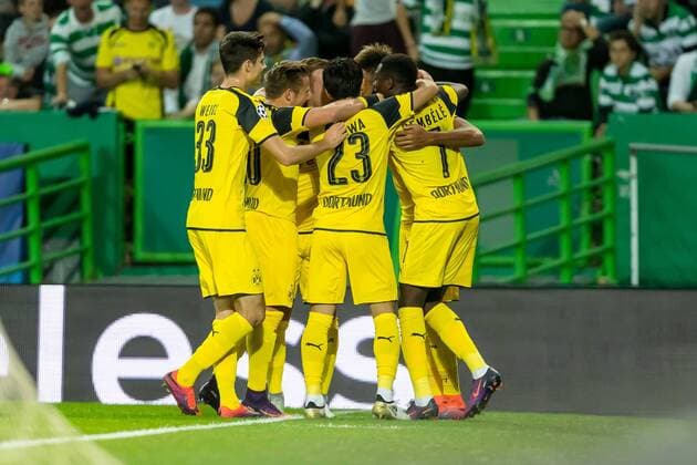 Lissabon, Portugal 18.10.2016, UEFA Champions League - 2016 17 Season, Group F - Matchday 3, Sporting Lissabon - BV Borussia Dortmund, Jubel um den Torschuetzen zum 0:1 Pierre-Emerick Aubameyang (BVB) ( DeFodi048