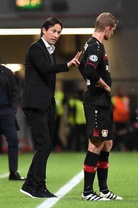 Fußball Champions League Gruppenphase 3. Spieltag Bayer Leverkusen - Tottenham Hotspur am 18.10.2016 in der BayArena in Leverkusen Roger Schmidt ( Trainer Leverkusen ), links - Lars Bender ( Leverkusen ), rechts xRx