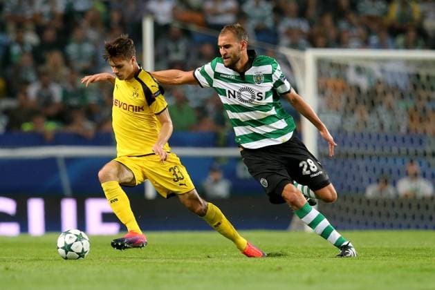 Fußball, CL, Sporting Lissabon - Borussia Dortmund Julian Weigl (Borussia Dortmund 33) Bas Dost ( Sporting Lissabon 28, Sporting Lissabon vs. Borussia Dortmund , Fussball, Champions League, Gruppenphase, 18.10.2016, Lissabon Copyright: xLangerx xEibner-Pressefotox EP_HLR
