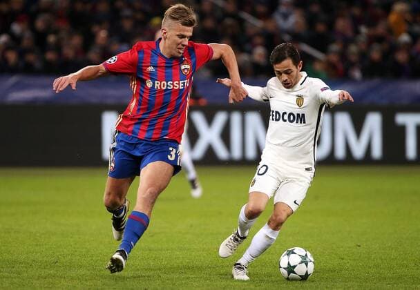 MOSCOW, RUSSIA - OCTOBER 18, 2016: CSKA Moscow s Pontus Wernbloom (L) and Monaco s Bernardo Silva fight for the ball in their 2016 17 Season UEFA Champions League Group E Round 3 football match at the Arena CSKA Stadium. Valery Sharifulin TASS  TS034DB7