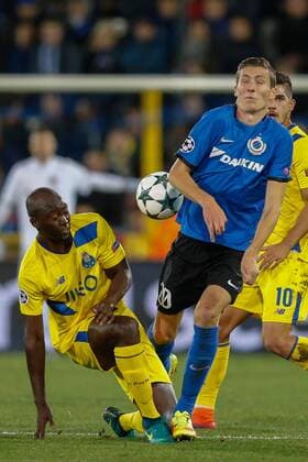 Porto s midfielder Danilo and Club s Hans Vanaken fight for the ball during the third game of the group stage of the UEFA Champions League competition between Belgian first division soccer team Club Brugge KV and Portugese club FC Porto in Brugge, Tuesday 18 October 2016. BRUNOxFAHY  x04959791x