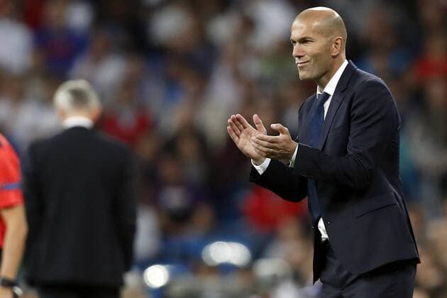 Real Madrid s French coach Zinedine Zidane during the UEFA Champions League match between Real Madrid and Legia Warsaw at Santiago Bernabeu stadium in Madrid, Spain, 18 October 2016. REAL MADRID VS. LEGIA WARSAW !ACHTUNG: NUR REDAKTIONELLE NUTZUNG!  MAD001 20161018-636124239959887873