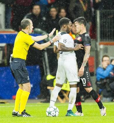Leverkusen, 18.10.2016, BayArena Danny Rose (Tottenham), Charles Aranguiz (Bayer) Bayer Leverkusen - Tottenham Hotspur mm