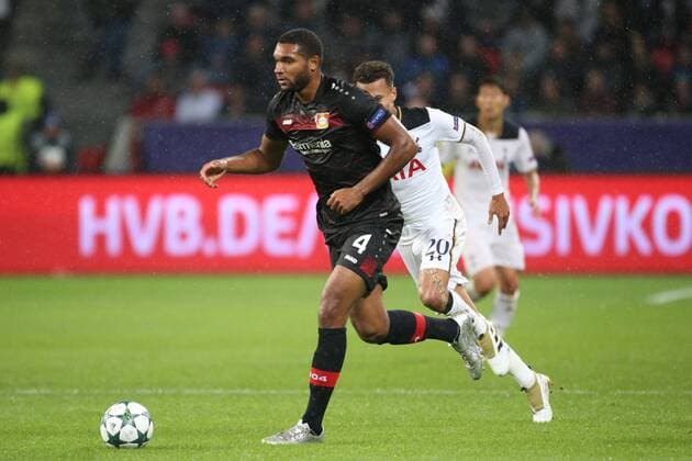 18.10.2016, Fussball Champions League 2016 17, Vorrunde, 3. Spieltag, Bayer 04 Leverkusen - Tottenham Hotspur, v. l. Jonathan Tah (Bayer 04 Leverkusen) im Duell mit Dele Alli (Tottenham Hotspur)