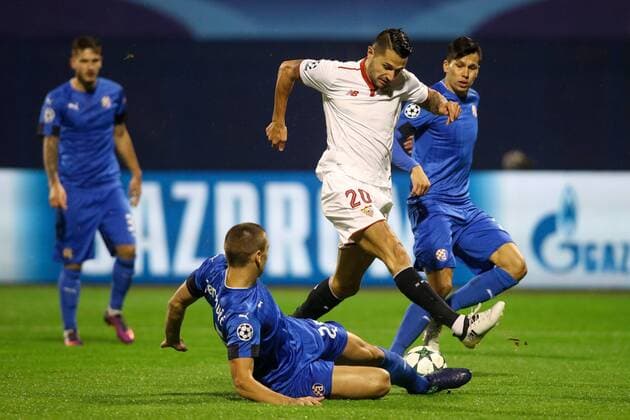 SOCCER - CL, Zagreb vs Sevilla ZAGREB,CROATIA,18.OCT.16 - SOCCER - UEFA Champions League, group stage, GNK Dinamo Zagreb vs Sevilla FC. Image shows Filip Benkovic (Zagreb), Vitolo (Sevilla) and Leonardo Sigali (Zagreb). GEPAxpictures xMaticxKlansek