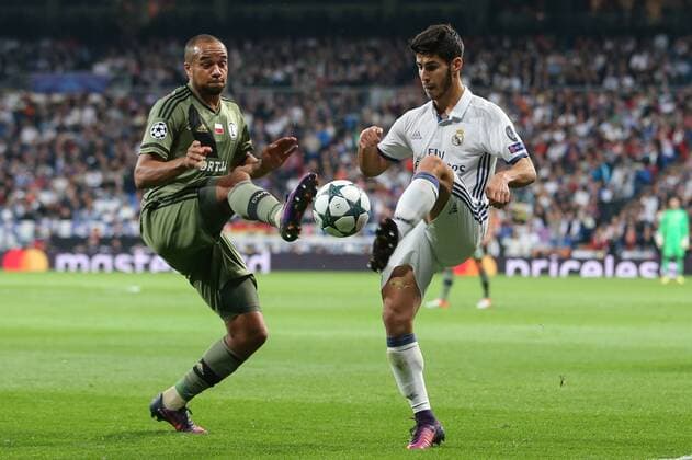Real Madrid vs Legia Warsaw Champions League Group F match Real Madrid vs Legia Warsaw at the Santiago Bernabeu on 18 October, 2016 in Madrid, Spain. In the picture: Vadis Odjidja Ofoe (Legia), Marco Asensio (Real)  EN_01229194_0033