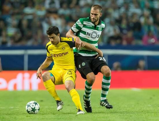 Fußball, CL, Sporting Lissabon - Borussia Dortmund Lissabon, Portugal 18.10.2016, UEFA Champions League - 2016 17 Season, Group F - Matchday 3, Sporting Lissabon - BV Borussia Dortmund, Sokratis (BVB) gegen Bas Dost (SCP 28) ( DeFodi048