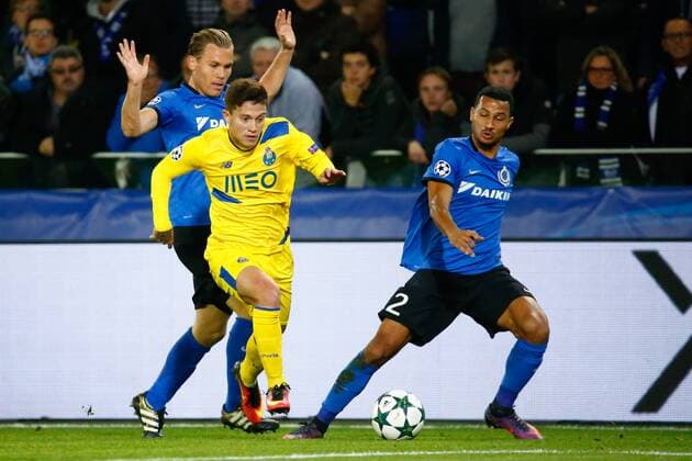 Club s Rudy Ruud Vormer, Poto s forward Diogo Jota, Club s Rudy Ruud Vormer and Club s Ricardo van Rhijn fight for the ball during the third game of the group stage of the UEFA Champions League competition between Belgian first division soccer team Club Brugge KV and Portugese club FC Porto in Brugge, Tuesday 18 October 2016. KURTxDESPLENTER  x04959793x