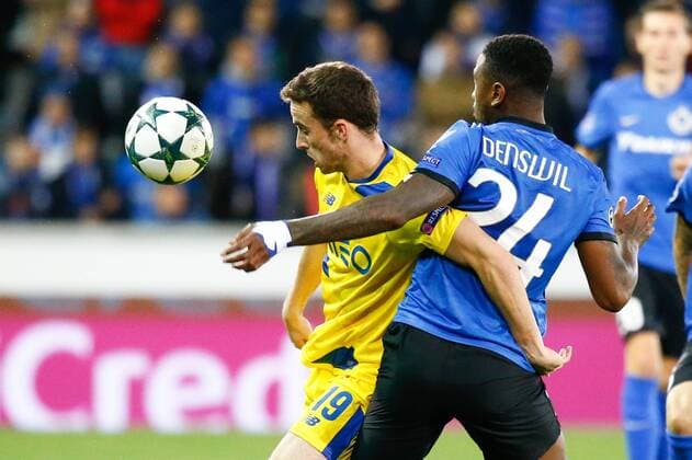 Club s Stefano Denswil and Poto s forward Diogo Jota fight for the ball during the third game of the group stage of the UEFA Champions League competition between Belgian first division soccer team Club Brugge KV and Portugese club FC Porto in Brugge, Tuesday 18 October 2016. KURTxDESPLENTER  x04959708x