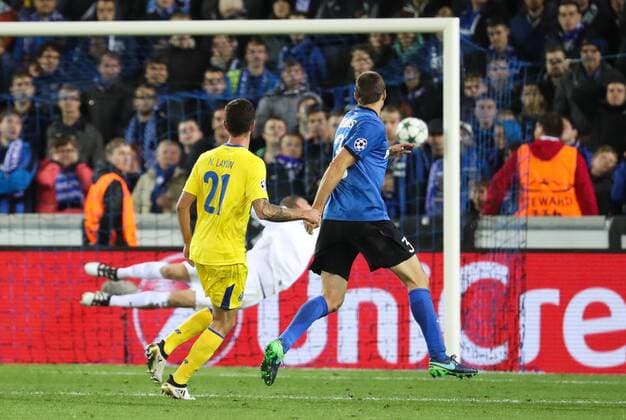 Porto s defender Miguel Layun scoring the 1-1 goal during the third game of the group stage of the UEFA Champions League competition between Belgian first division soccer team Club Brugge KV and Portugese club FC Porto in Brugge, Tuesday 18 October 2016. VIRGINIExLEFOUR  x04959987x