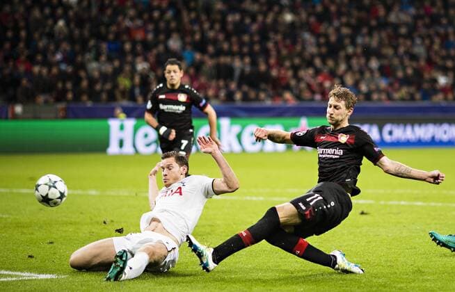 Leverkusen, 18.10.2016, BayArena Stefan Kiessling (Bayer), Jan Vertonghen (Tottenham) Bayer Leverkusen - Tottenham Hotspur mm