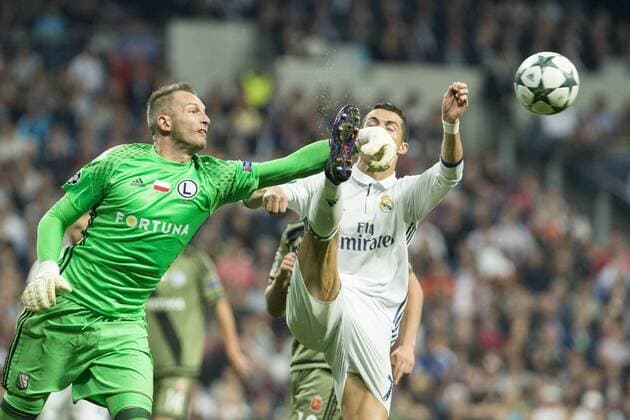 Legia Warszawa s Arkadiusz Malarz and Real Madrid s Cristiano Ronaldo during the match of UEFA Champions League group stage between Real Madrid and Legia de Varsovia at Santiago Bernabeu Stadium in Madrid, Spain. October 18, 2016.  (20161018008)