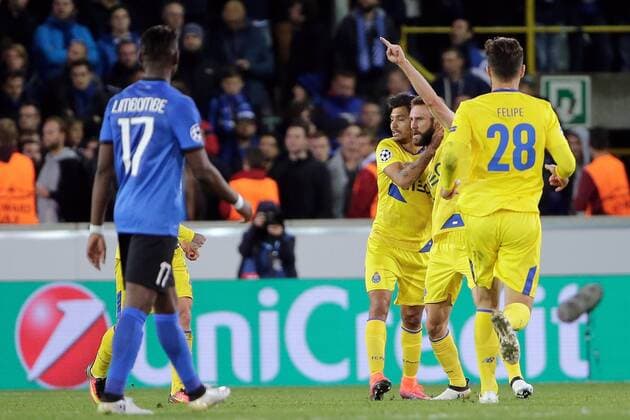Players of FC Porto celebrating the equalising goal of Miguel Layún of FC Porto FOOTBALL : FC Bruges vs FC Porto - Ligue des Champions - 18 10 2016 Photonews Panoramic 