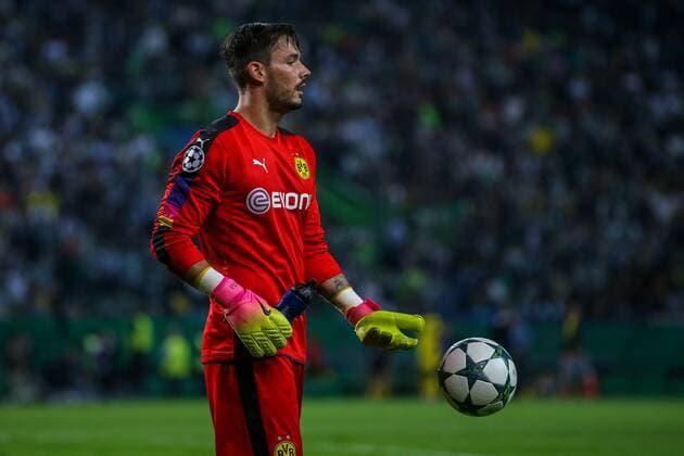 October 18, 2016 - Lisbon, Aveiro, Portugal - Borussias goalkeeper Roman Burki from Switzerland in action during the UEFA Champions League match between Sporting Clube de Portugal and Borussia Dortmund at Estadio Jose Alvalade on October 18, 2016 in Lisbon, Portugal. Sporting Clube de Portugal v Borussia Dortmund - UEFA Champions League  - ZUMAn230 20161018_zaa_n230_201