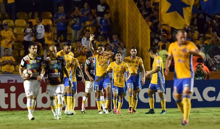 Tigres players celebrate a goal against Herediano during their Champions League of Concacaf match at Universitario stadium in Monterrey, Mexico, 18 October 2016. Tigres of Mexico Vs. Herediano of Costa Rica !ACHTUNG: NUR REDAKTIONELLE NUTZUNG!  MY01 20161019-636124493373887588