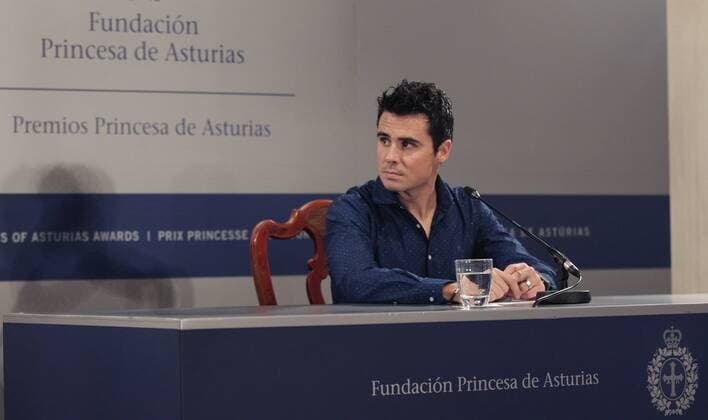 Spanish triathlete Javier Gomez Noya addresses a press conference PK Pressekonferenz in Oviedo, northern Spain, 19 October 2016. Gomez Noya is the laureate of the Sports Princess of Asturias Award 2016, whose awarding ceremony will be held in Oviedo on 21 October. Spanish triathlete Javier Gomez Noya !ACHTUNG: NUR REDAKTIONELLE NUTZUNG!  73934887st