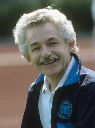 Der langjährige Masseur der Deutschen Fußball-Nationalmannschaft Adolf Adi Katzenmeier (unser Bild) verstarb 81-jährig. Aufn. 02.05.1990 in Frankfurt Main. HM