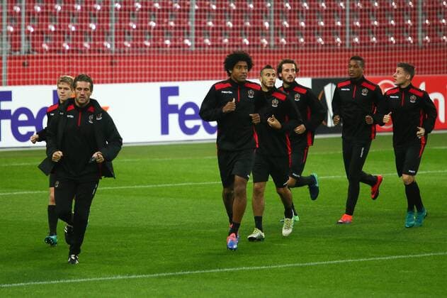 SOCCER - EL, RBS vs Nice, preview SALZBURG,AUSTRIA,19.OCT.16 - SOCCER - UEFA Europa League, group stage, Red Bull Salzburg vs OGC Nice, preview, final training Nice. Image shows Dante (Nice) and the team. GEPAxpictures xFelixxRoittner