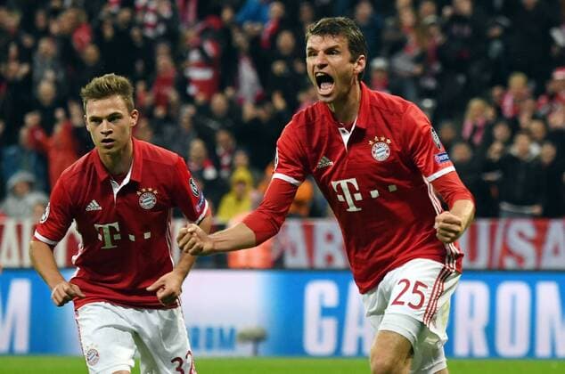 19.10.2016, xjhx, Fussball Champions League, FC Bayern Muenchen - PSV Eindhoven, emspor , v.l. Thomas Mueller (FC Bayern Muenchen) celebrate the goal, Torjubel zum 1:0 Muenchen