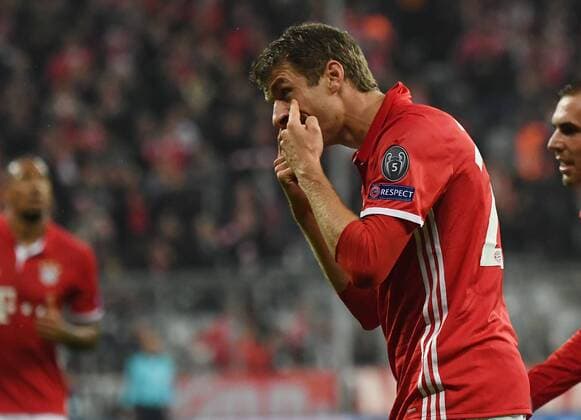 19.10.2016, xjhx, Fussball Champions League, FC Bayern Muenchen - PSV Eindhoven, emspor , v.l. Thomas Mueller (FC Bayern Muenchen) celebrate the goal, Torjubel zum 1:0 Muenchen