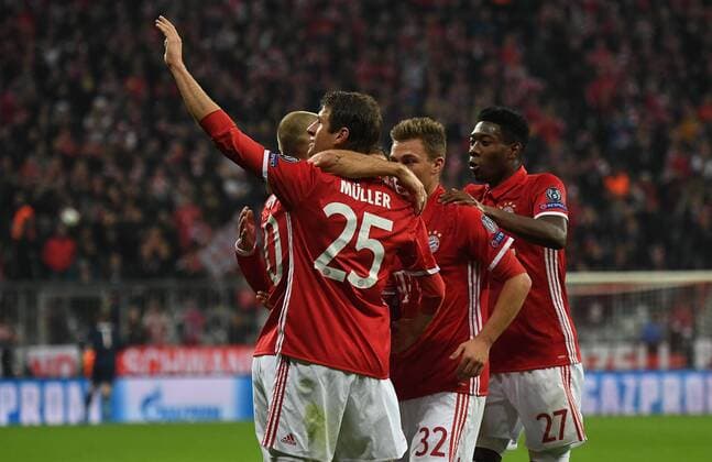 19.10.2016, xjhx, Fussball Champions League, FC Bayern Muenchen - PSV Eindhoven, emspor , v.l. Arjen Robben (FC Bayern Muenchen), Thomas Mueller (FC Bayern Muenchen) celebrate the goal, Torjubel zum 1:0 Muenchen