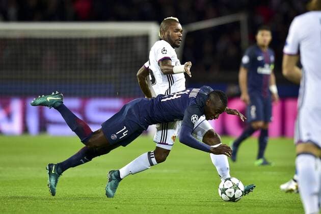 Fußball, CL, Paris St. Germain - FC Basel MATUIDI Blaise (PSG) vs Geoffroy Serey Die - Fussball, Champions League, Paris Saint Germain PSG vs. FC Basel - 19 10 2016 JBAutissier Panoramic 