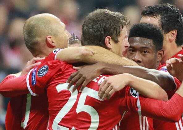 v.l.: Arjen Robben, Thomas Müller, David Alaba, Mats Hummels (FC Bayern München) - Torjubel Fussball UEFA Champions League FC Bayern München - PSV Eindhoven 19.10.2016