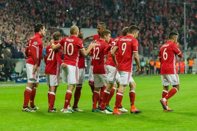Munich, Germany 19.10.2016, UEFA Champions League - 2016 17 Season, Group D - Matchday 3, FC Bayern Muenchen - PSV Eindhoven, Jubel um den Torschuetzen zum 1:0 Thomas Mueller (FCB) ( DeFodi048