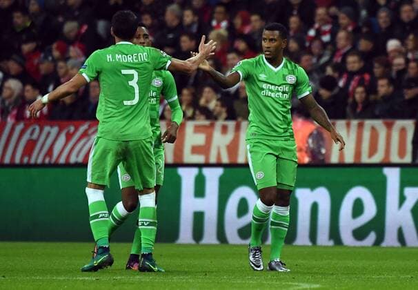 19.10.2016, xjhx, Fussball Champions League, FC Bayern Muenchen - PSV Eindhoven, emspor , v.l. Hector Moreno (PSV Eindhoven), Siem de Jong (PSV Eindhoven) celebrate the goal, Torjubel zum 2:1 Muenchen