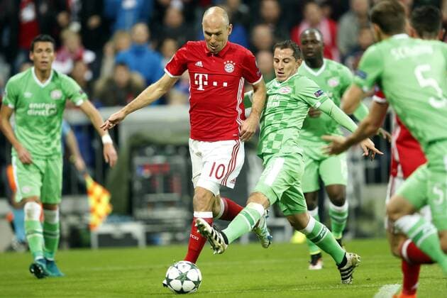 (L-R) Hector Moreno of PSV, Arjen Robben of Bayern Munich, Andres Guardado of PSVduring the Champions League group D match between FC Bayern Munich and PSV on October 19, 2016 at the Allianz Arena in Munich, Germany Bayern Munich v PSV UEFA Champions League 2016 2017 xVIxxIVx 6426125