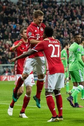 Joshua Kimmich (FC Bayern Muenchen 32), Thomas Mueller (FC Bayern Muenchen 25) und David Alaba (FC Bayern Muenchen 27) beim Torjubel nach dem Treffer zum 2:0 beim Championsleague Spiel zwischen Bayern Muenchen und dem PSV Eindhoven am 19.10.2016, Muenchen Copyright: xSchülerx xEibner-Pressefotox EP_jse