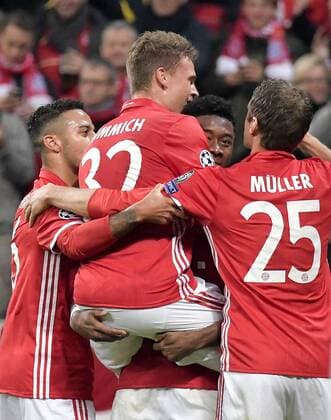 xtwx, 19.10.2016, Fussball Champions League, FC Bayern München (Muenchen) - PSV Eindhoven, Gruppe D - 3. Spieltag Torjubel 2:0 fuer Bayern München Torschuetze Joshua Kimmich (Bayern) München Munich