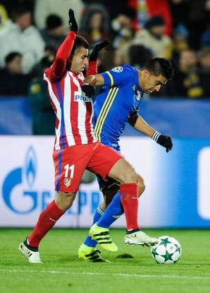 ROSTOV-ON-DON, RUSSIA - OCTOBER 19, 2016: Atletico Madrid s Angel Correa (L) and Rostov s Christian Noboa fight for the ball in their 2016-17 Season UEFA Champions League Group D Round 3 football match at the Olimp-2 Stadium. Valery Matytsin TASS  TS034F29