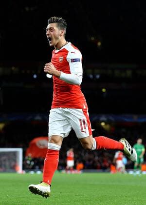 FuÃŸball, CL, Mesut Ã–zil erzielt gegen Ludogorez Rasgrad einen Hattrick 19.10.2016. Emirates Stadium, London, England. UEFA Champions League Football. Arsenal versus PFC Ludogorets Razgrad. Arsenal Midfielder Mesut Ozil celebrates making it 4-0 xMarkxKertonx  ActionPlus11801788