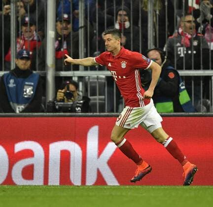 TOR zum 3:1 durch Robert Lewandowski FC Bayern München Torjubel Champions League CL Gruppenphase FC Bayern München FCB vs PSV Eindhoven 19.10.2016