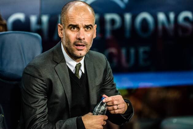 Bilder des Tages - SPORT October 19, 2016 - Barcelona, Catalonia, Spain - Manchester City head coach PEP GUARDIOLA looks on prior to the Champions League match between FC Barcelona Barca and Manchester City at the Camp Nou stadium in Barcelona FC Barcelona v Manchester City - Champions League - ZUMAo105 20161019_zap_o105_005