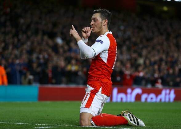 FuÃŸball, CL, Mesut Ã–zil erzielt gegen Ludogorez Rasgrad einen Hattrick 19.10.2016. Emirates Stadium, London, England. UEFA Champions League Football. Arsenal versus PFC Ludogorets Razgrad. Arsenal Midfielder Mesut Ã–zil celebrates making it 5-0 xMarkxKertonx  ActionPlus11801802