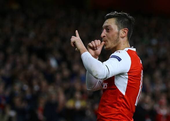 FuÃŸball, CL, Mesut Ã–zil erzielt gegen Ludogorez Rasgrad einen Hattrick 19.10.2016. Emirates Stadium, London, England. UEFA Champions League Football. Arsenal versus PFC Ludogorets Razgrad. Arsenal Midfielder Mesut Ã–zil celebrates making it 5-0 xMarkxKertonx  ActionPlus11801804