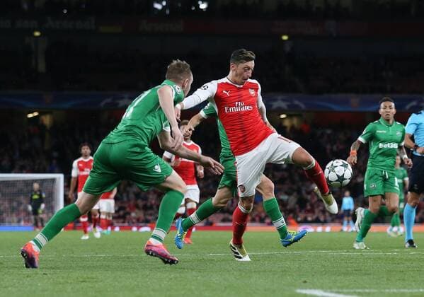 Arsenal s Mesut Ozil scoring his sides sixth goal during the Champions League group A match at the Emirates Stadium, London. Picture date October 19th, 2016 Pic David Klein Sportimage EDITORIAL USE ONLY. No use with unauthorised audio, video, data, fixture lists, club league logos or live services. Online in-match use limited to 120 images, no video emulation. No use in betting, games or single club league player publications.