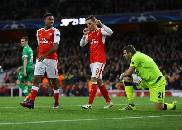 19.10.2016. Emirates Stadium, London, England. UEFA Champions League Football. Arsenal versus PFC Ludogorets Razgrad. Dejection for Ludogorets Goalkeeper Vladislav Boykov Stoyanov, as Arsenal Midfielder Mesut Ã–zil celebrates with Arsenal Forward Alex Iwobi after making it 6-0 xMarkxKertonx  ActionPlus11801807